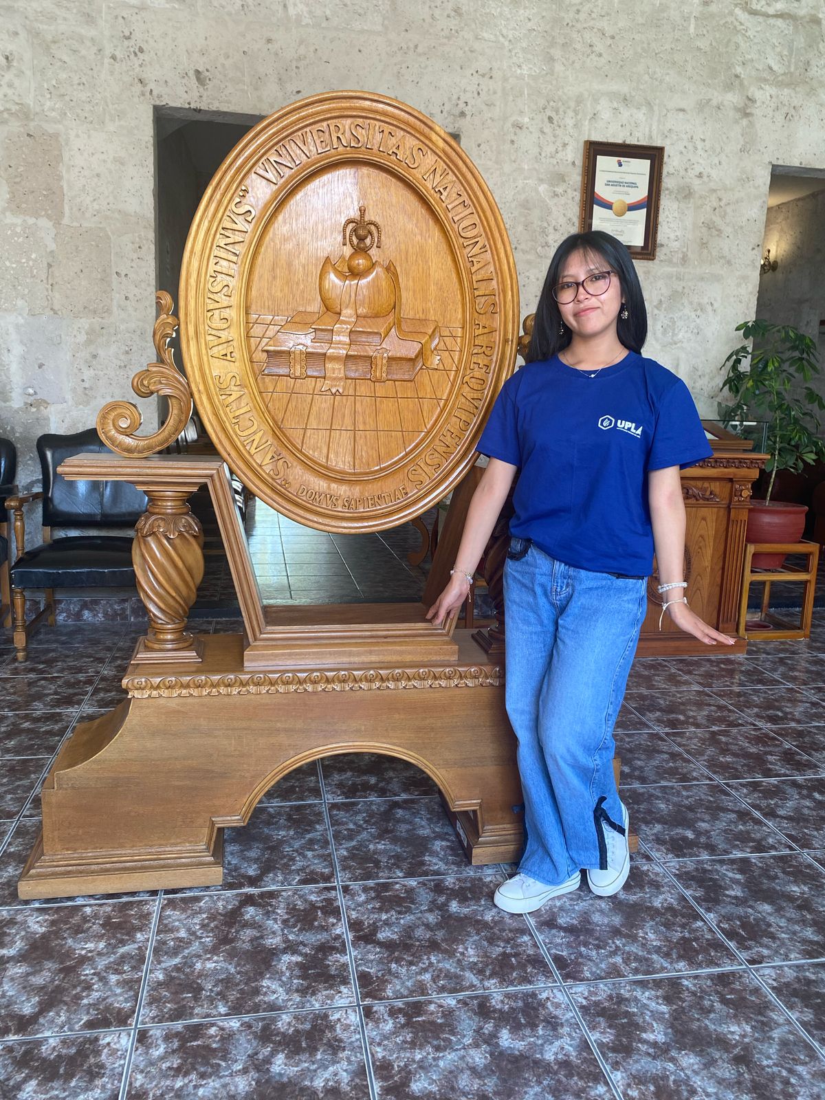 Becaria en la UNSA para el Programa de Derecho, estudiante Mendoza Sullca Brighitt Angie.